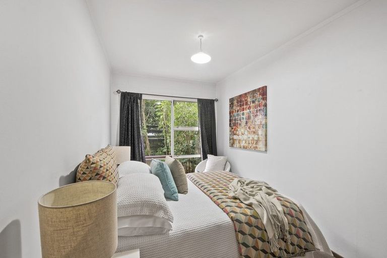 Photo of property in 2/10 Pierce Road, Milford, Auckland, 0620