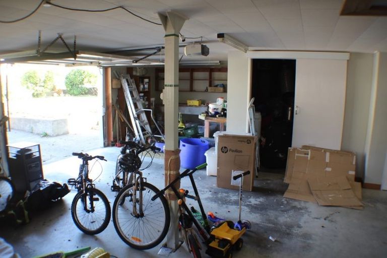 Photo of property in 42 Wai-iti Crescent, Woburn, Lower Hutt, 5010