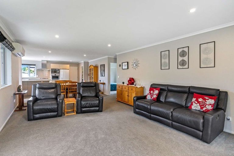 Photo of property in 32 Sylvia Street, Parklands, Christchurch, 8083