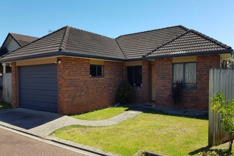Photo of property in 26 Carisbrook Crescent, Papakura, 2110