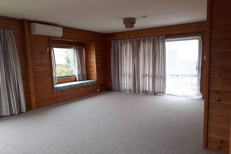 Photo of property in 27a Mana Esplanade, Paremata, Porirua, 5026