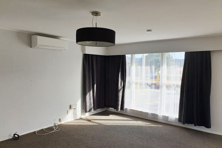 Photo of property in 1/167 Wainuiomata Road, Wainuiomata, Lower Hutt, 5014
