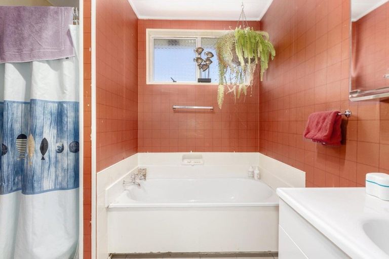 Photo of property in 44 View Road, Titahi Bay, Porirua, 5022