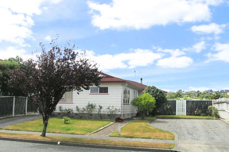 Photo of property in 18 Memphis Grove, Totara Park, Upper Hutt, 5018