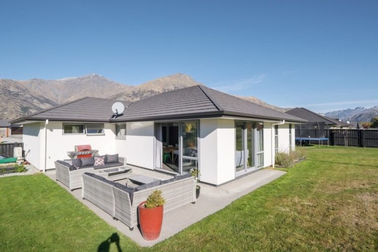 Photo of property in 11 Ada Place, Lake Hayes, Queenstown, 9304