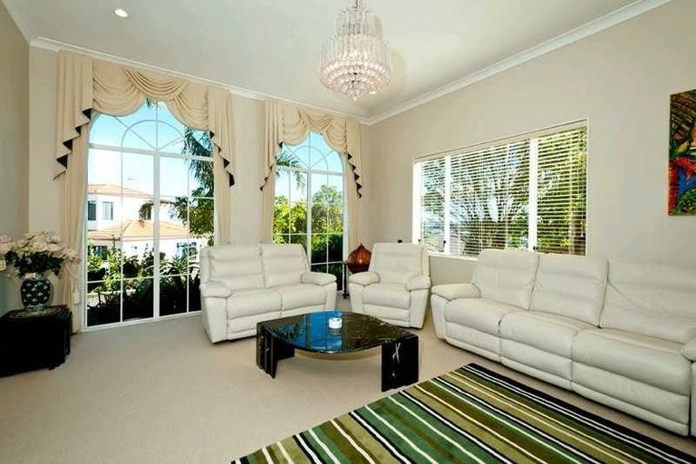Photo of property in 31 Cricklade Terrace, Windsor Park, Auckland, 0632