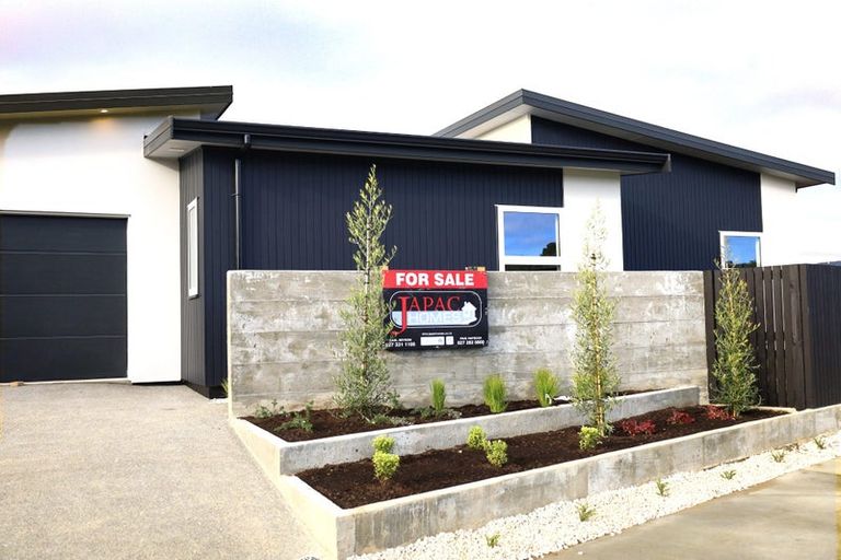 Photo of property in 92 Freedom Drive, Kelvin Grove, Palmerston North, 4470