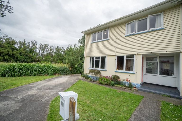 Photo of property in 10 Renfrew Place, Highbury, Palmerston North, 4412