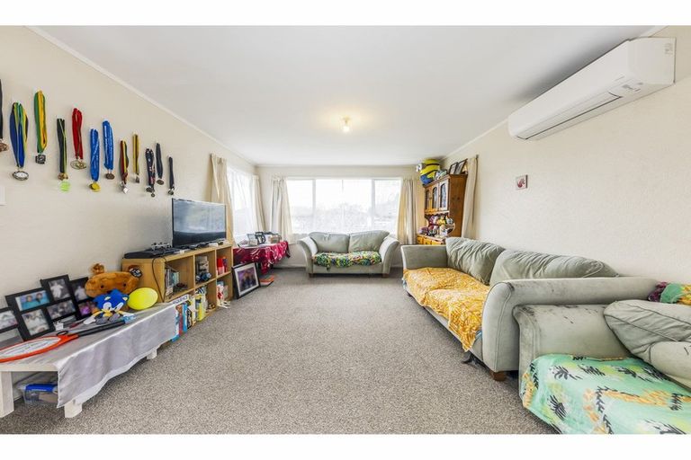 Photo of property in 2 Hobman Place, Manurewa, Auckland, 2102