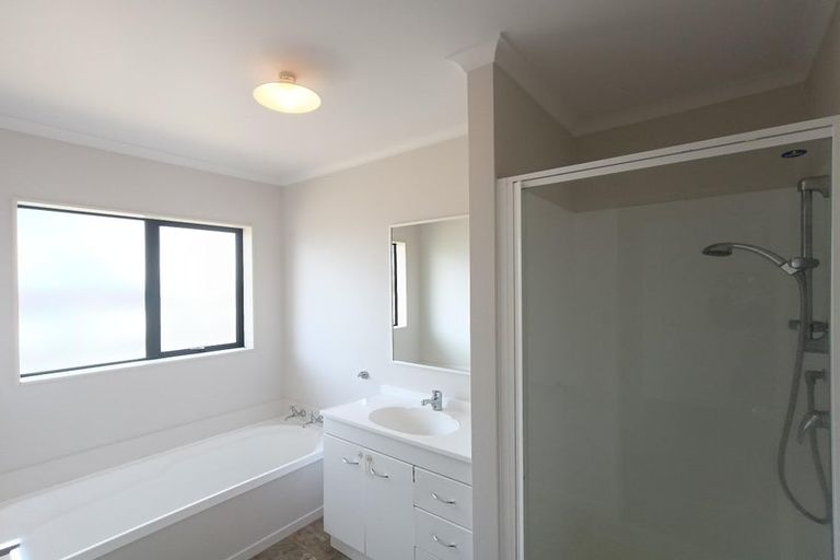 Photo of property in 17 Charles Cross Street, Longburn, Palmerston North, 4412