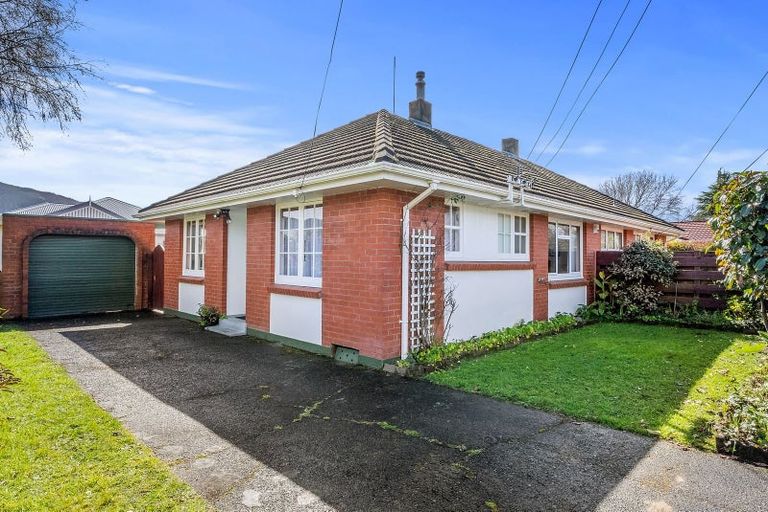 Photo of property in 2b Dunns Street, Silverstream, Upper Hutt, 5019
