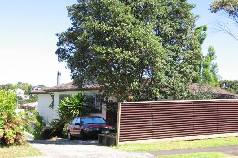Photo of property in 32 Deverell Place, Northcross, Auckland, 0632