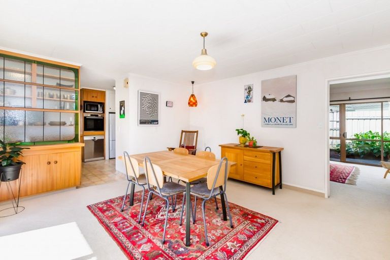 Photo of property in 9 Iti Grove, Waikanae, 5036