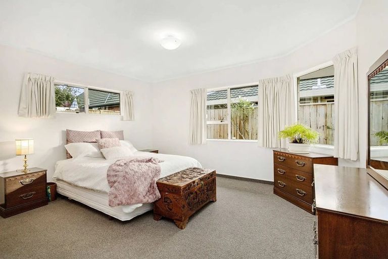 Photo of property in 2/237 Stokes Valley Road, Stokes Valley, Lower Hutt, 5019