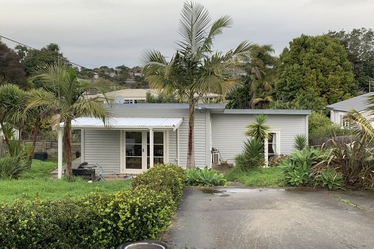 Photo of property in 14 Atkinson Road, Titirangi, Auckland, 0604