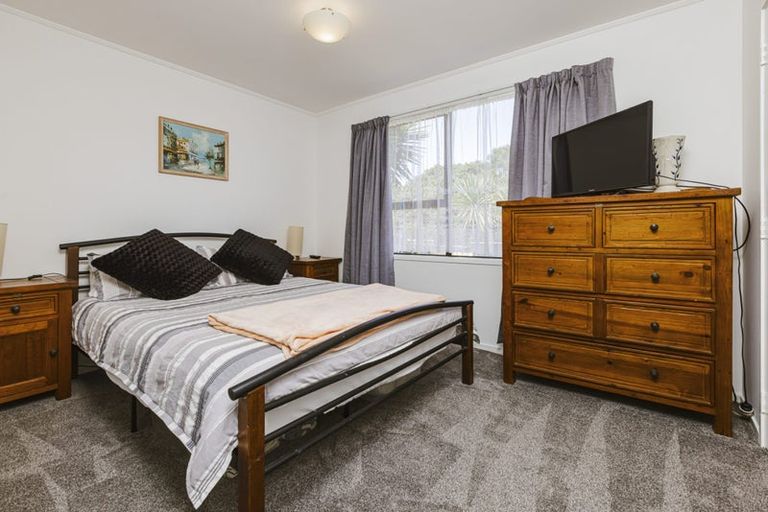 Photo of property in 4 Standish Place, Bayview, Auckland, 0629