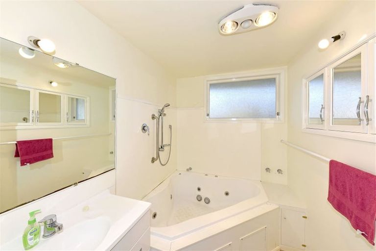 Photo of property in 67 Eastern Terrace, Beckenham, Christchurch, 8023