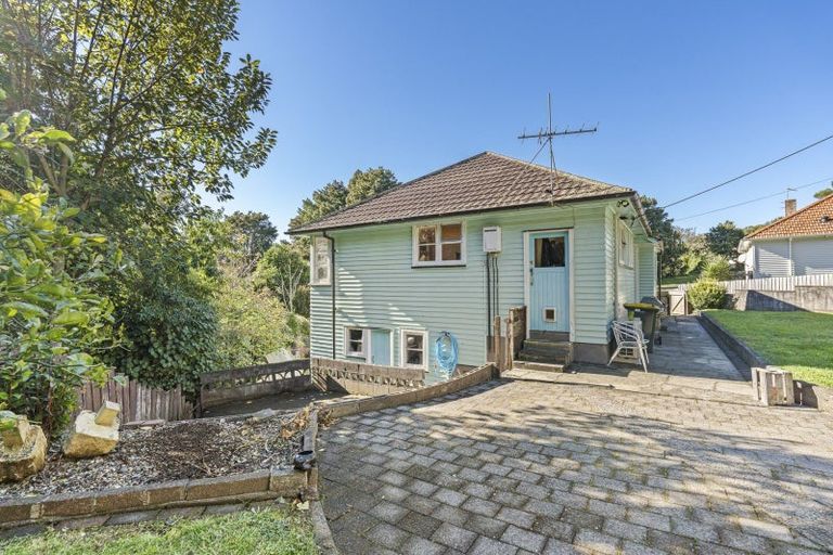 Photo of property in 70 Glenpark Avenue, Frankleigh Park, New Plymouth, 4310