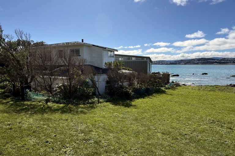 Photo of property in 281 Queens Drive, Lyall Bay, Wellington, 6022