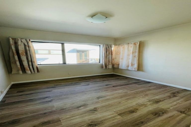 Photo of property in 30 Mannering Place, Hillcrest, Auckland, 0627