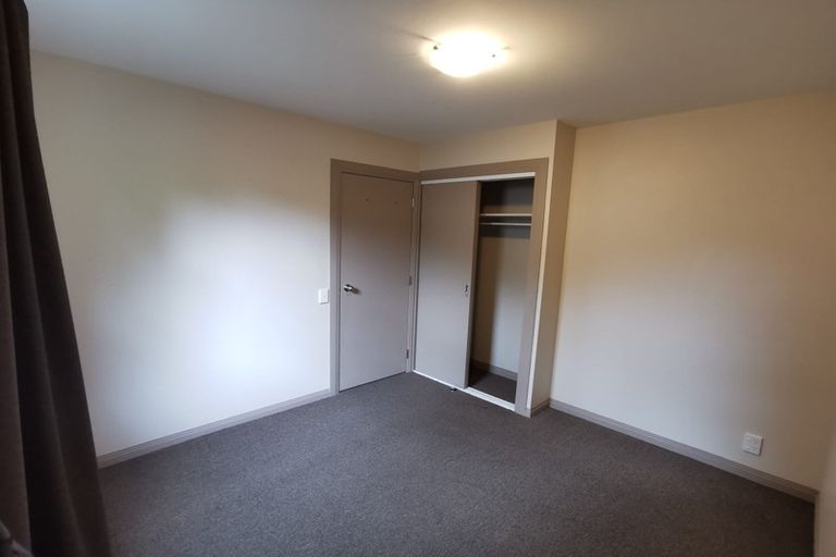 Photo of property in 39 Akaroa Drive, Maupuia, Wellington, 6022