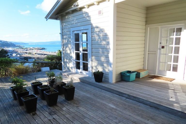 Photo of property in 16 Grosvenor Terrace, Thorndon, Wellington, 6011