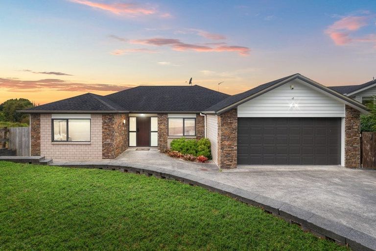 Photo of property in 83 Lake Panorama Drive, Henderson Valley, Auckland, 0612