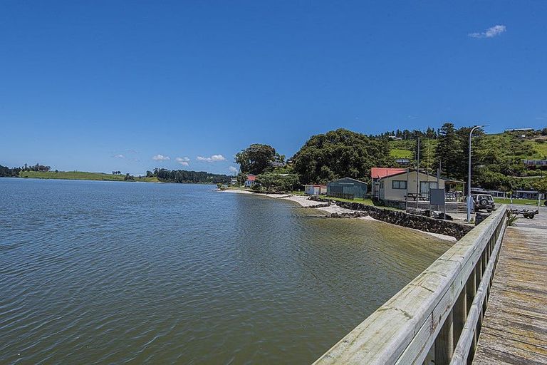 Photo of property in 2 High Street, Pahi, Paparoa, 0571