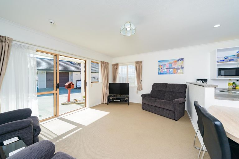 Photo of property in 8 Foxtail Fern, Kelvin Grove, Palmerston North, 4414