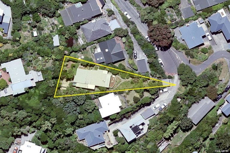 Photo of property in 22 Tai Paku Paku Road, Karaka Bays, Wellington, 6022