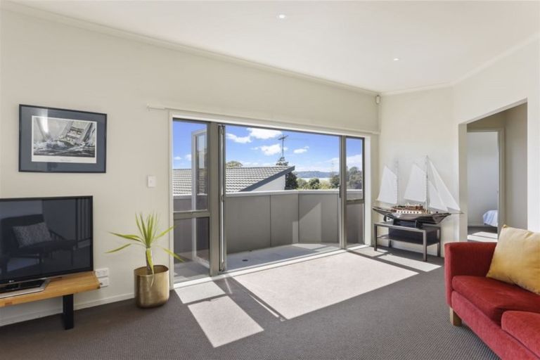 Photo of property in 7a Justin Place, Te Atatu Peninsula, Auckland, 0610