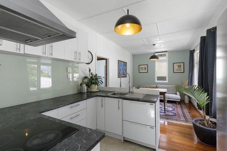 Photo of property in 167 Sutherland Road, Lyall Bay, Wellington, 6022