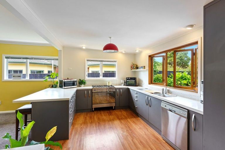 Photo of property in 6 Kohekohe Road, Waikanae, 5036