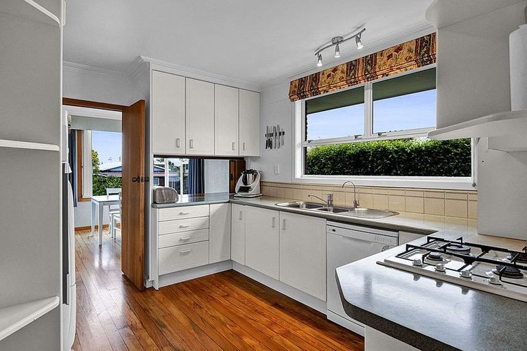 Photo of property in 14 Montana Place, Merrilands, New Plymouth, 4312