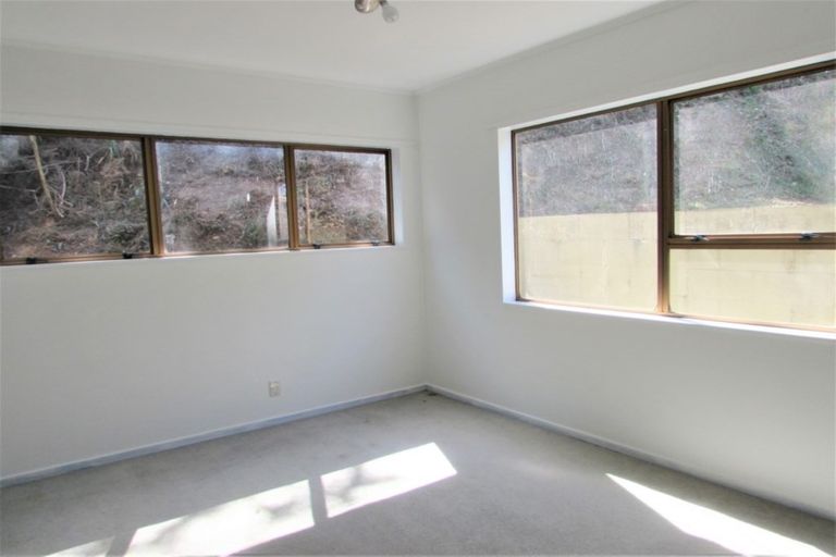 Photo of property in 6 Rembrandt Avenue, Tawa, Wellington, 5028