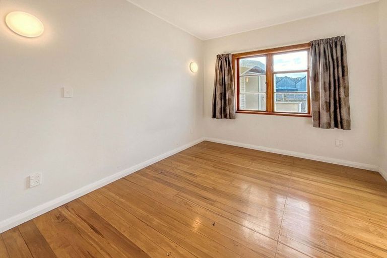 Photo of property in 31 Happy Valley Road, Owhiro Bay, Wellington, 6023