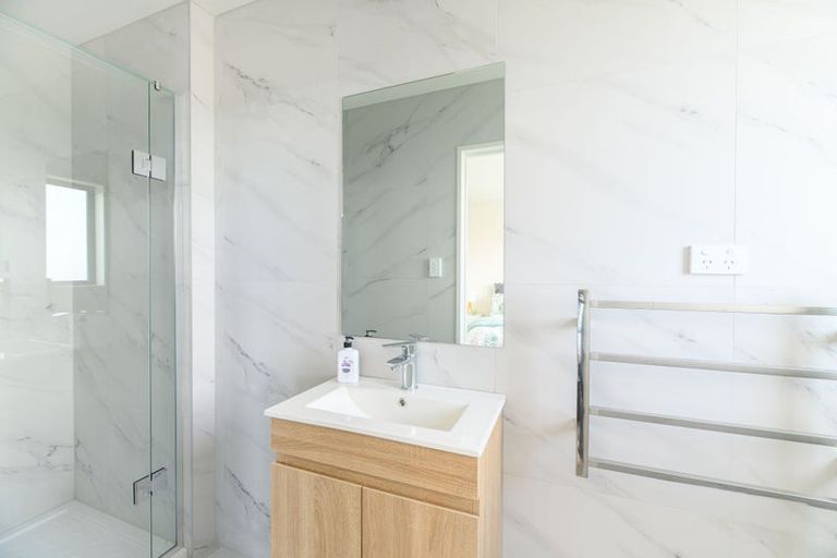 Photo of property in 51b Crestview Rise, Papakura, 2110