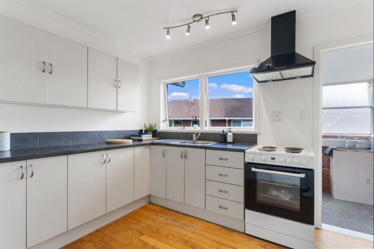 Photo of property in 2/21 Evelyn Place, Hillcrest, Auckland, 0627