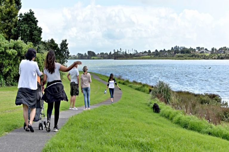 Photo of property in 19 Waituarua Drive, Takanini, 2112