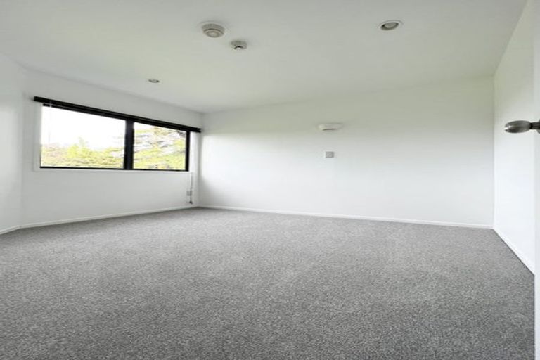 Photo of property in 21/3 The Avenue, Albany, Auckland, 0632