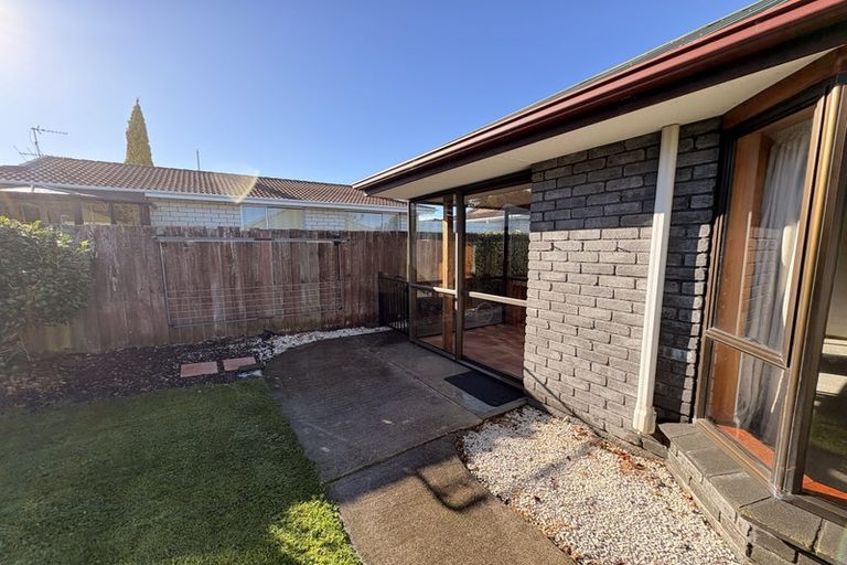 Photo of property in 2/38 Chipping Lane, Redwood, Christchurch, 8051