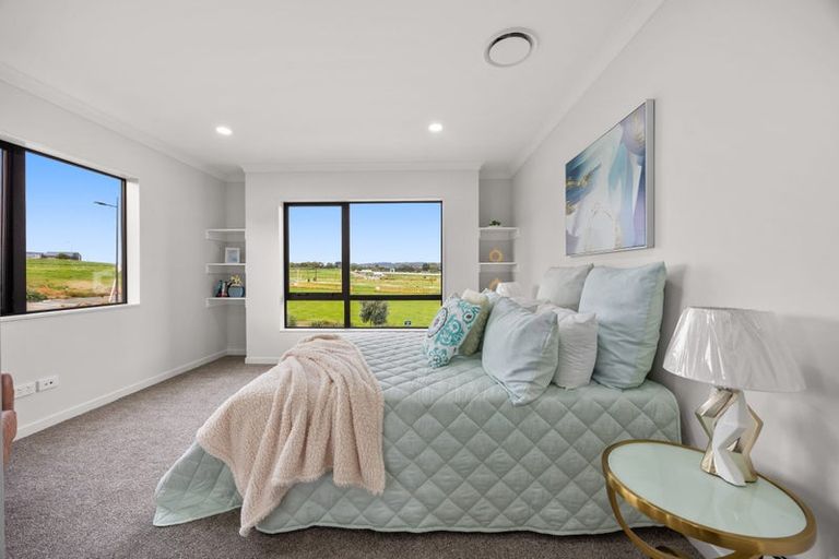 Photo of property in 35 Park Green Avenue, Rosehill, Papakura, 2113