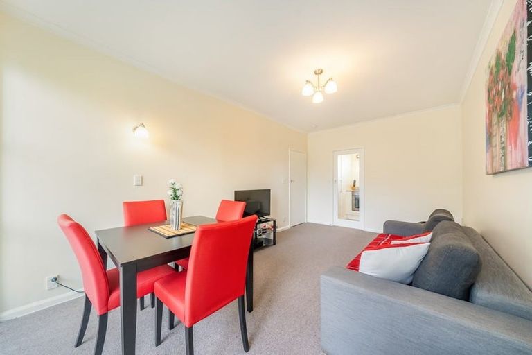 Photo of property in 2/110 Muritai Road, Eastbourne, Lower Hutt, 5013