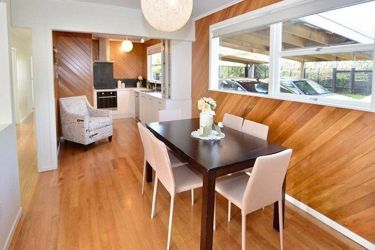 Photo of property in 2/599 Glenfield Road, Totara Vale, Auckland, 0629