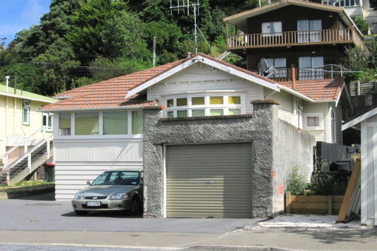 Photo of property in 34 Severn Street, Island Bay, Wellington, 6023