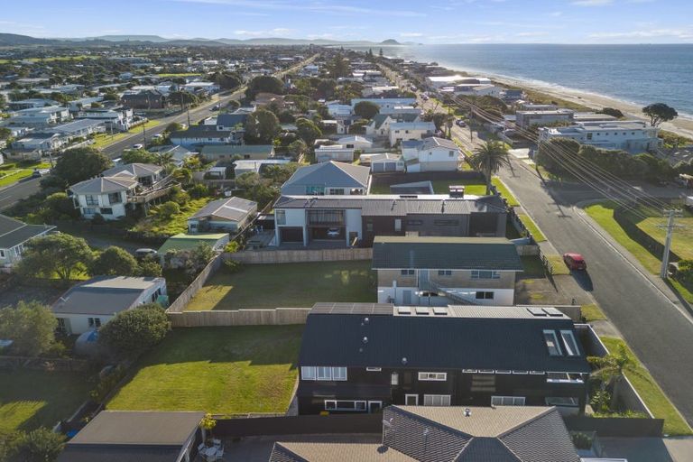 Photo of property in 112 Karewa Parade, Papamoa Beach, Papamoa, 3118