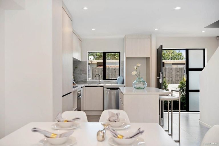 Photo of property in 4/9 Smiths Avenue, Papakura, 2110