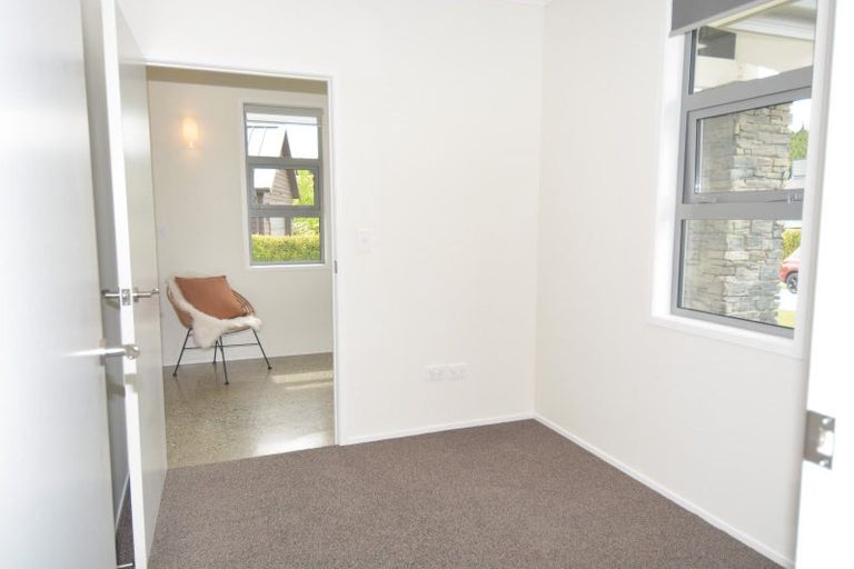 Photo of property in 4 Avalanche Place, Wanaka, 9305