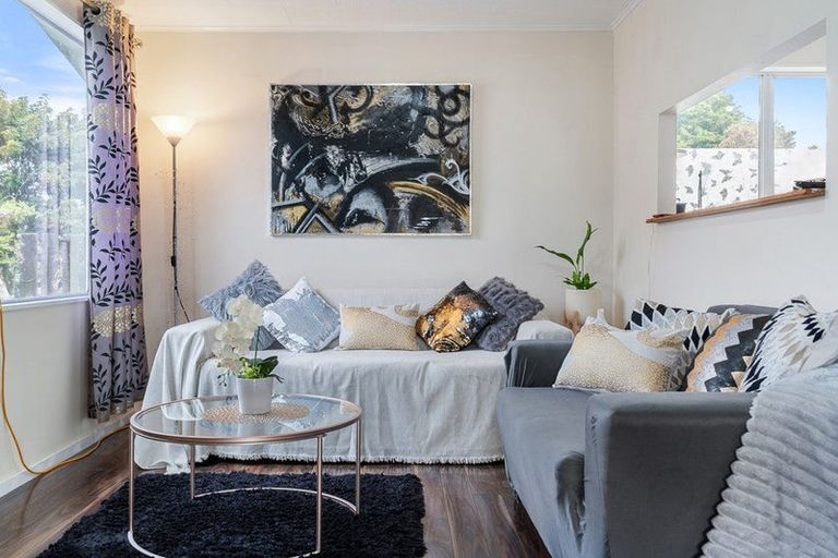 Photo of property in 8 Citril Place, Red Hill, Papakura, 2110