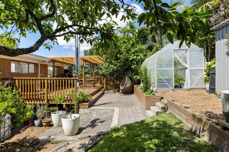 Photo of property in 14 Birdie Place, Red Beach, 0932